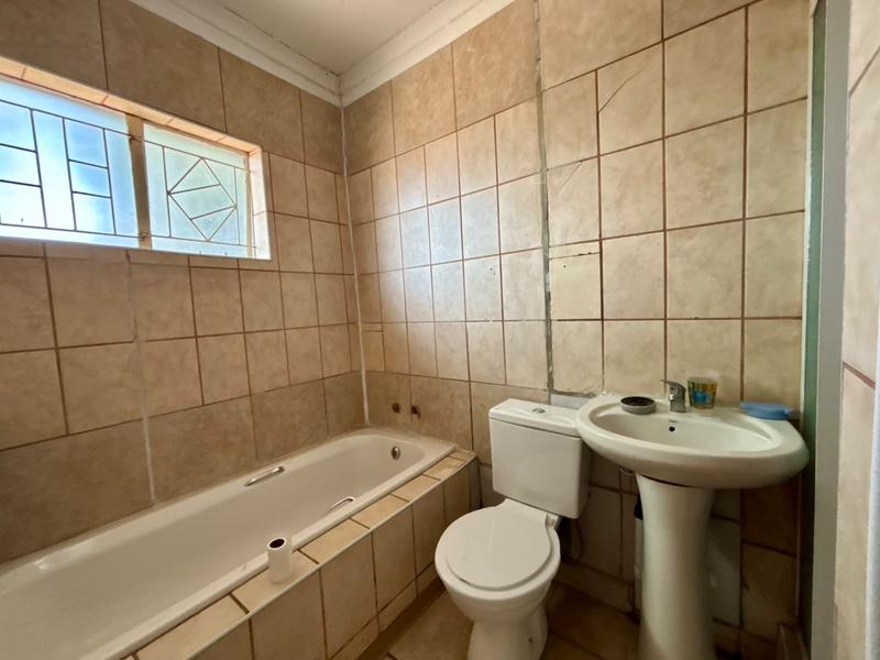 11 Bedroom Property for Sale in Brandwag Free State